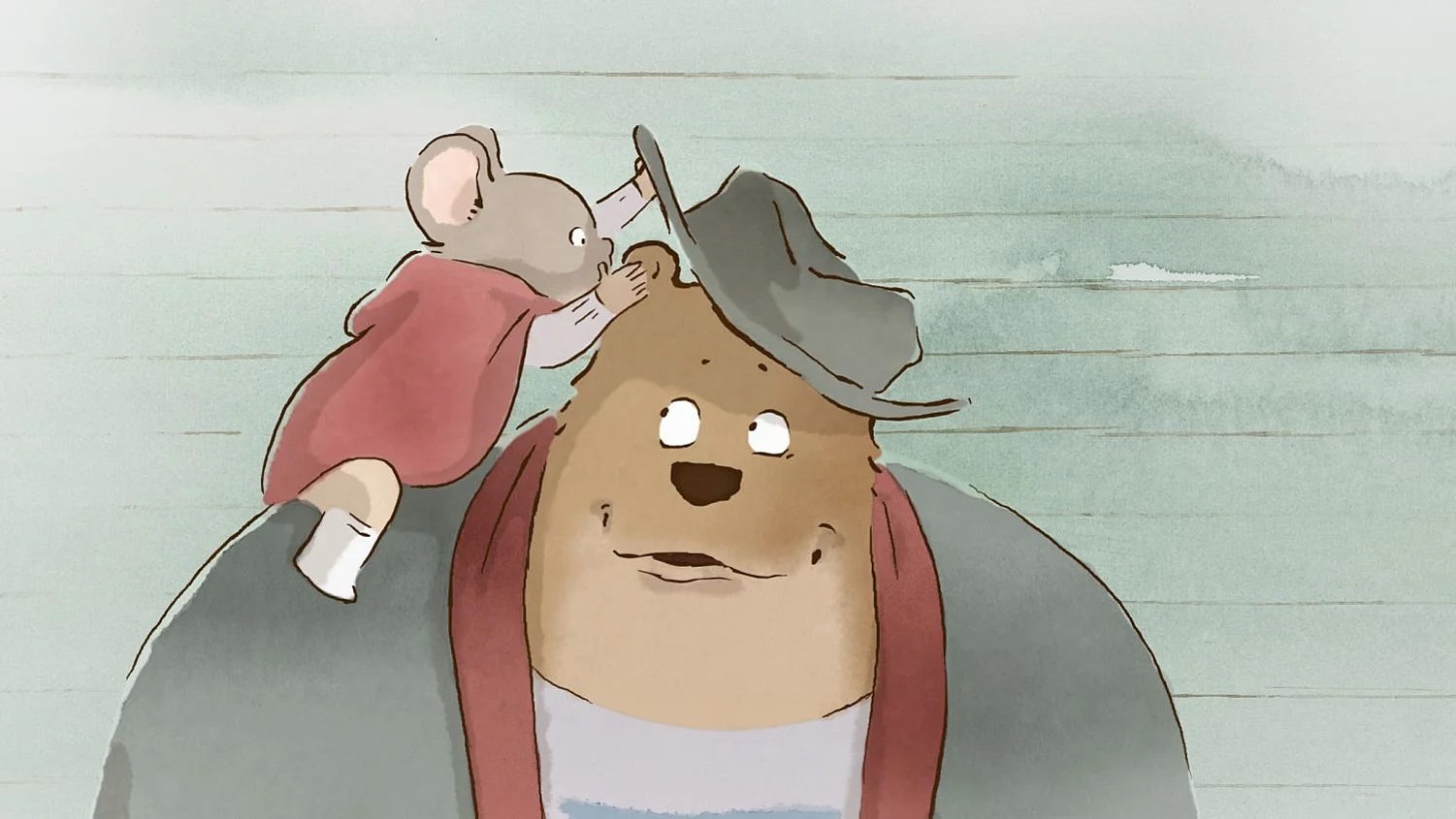 Die Maus Célestine flüstert dem Bär Ernest etwas ins Ohr. 